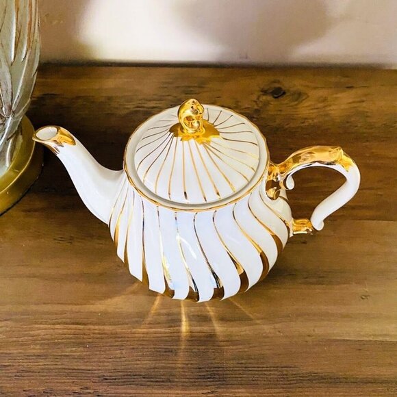Vintage Sadler Porcelain Teapot Cream and Gold Swirl 1940s - Picture 2 of 10